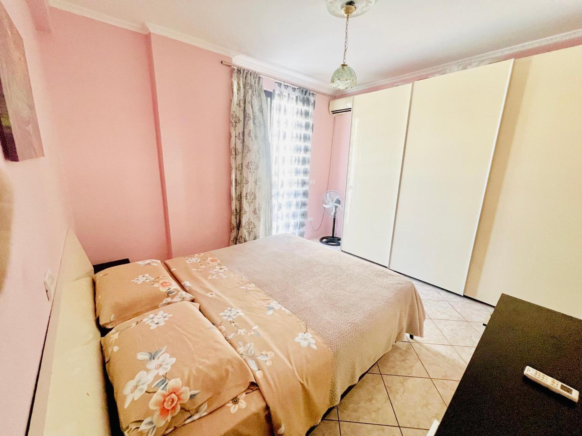 Lovely 3-Bedroom Rental Unit In Durres Exterior photo
