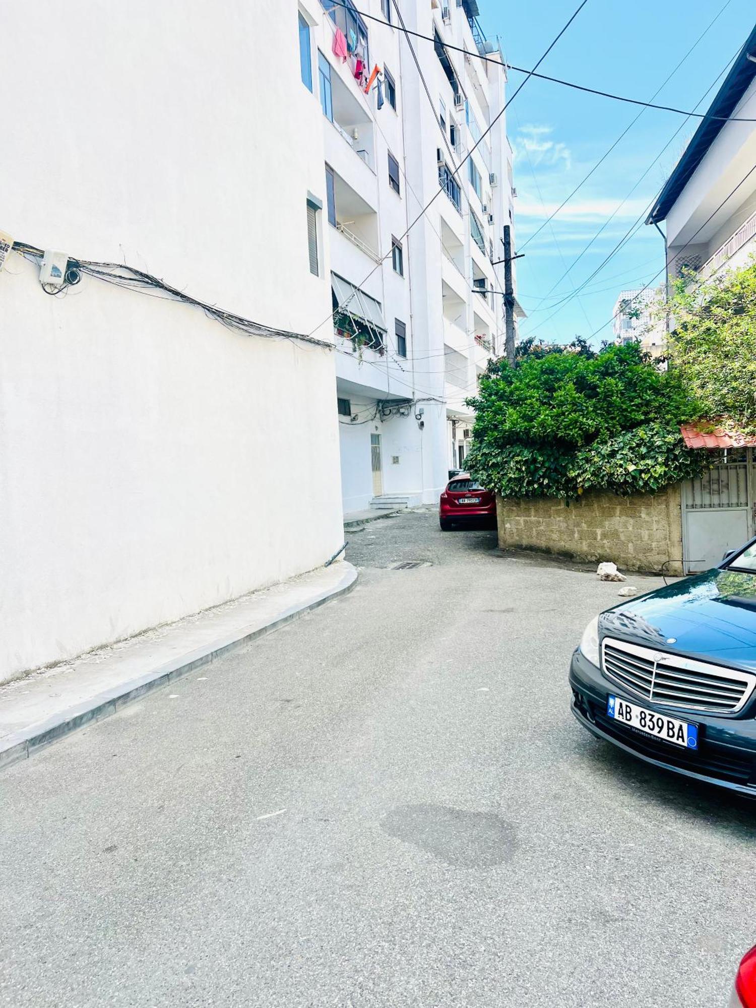 Lovely 3-Bedroom Rental Unit In Durres Exterior photo